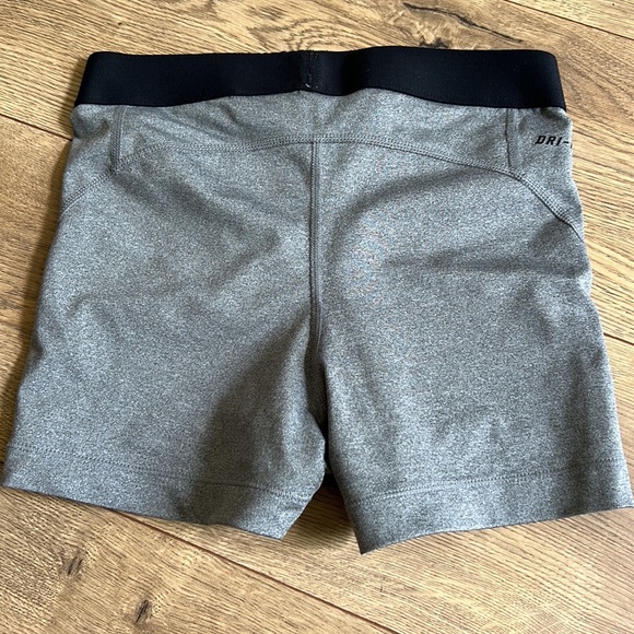 Nike Pro shorts - Picture 2 of 3